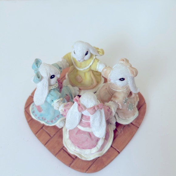 The Patchville Bunnies, Ring Around the Rosey, Nice Easter Decoration or Gift - Picture 3 of 4
